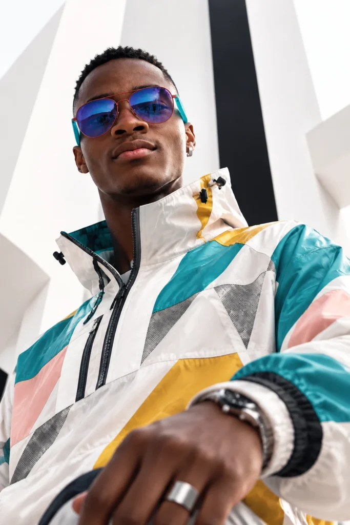 Промпт для фото стильного мужчины в стиле luxury streetwear